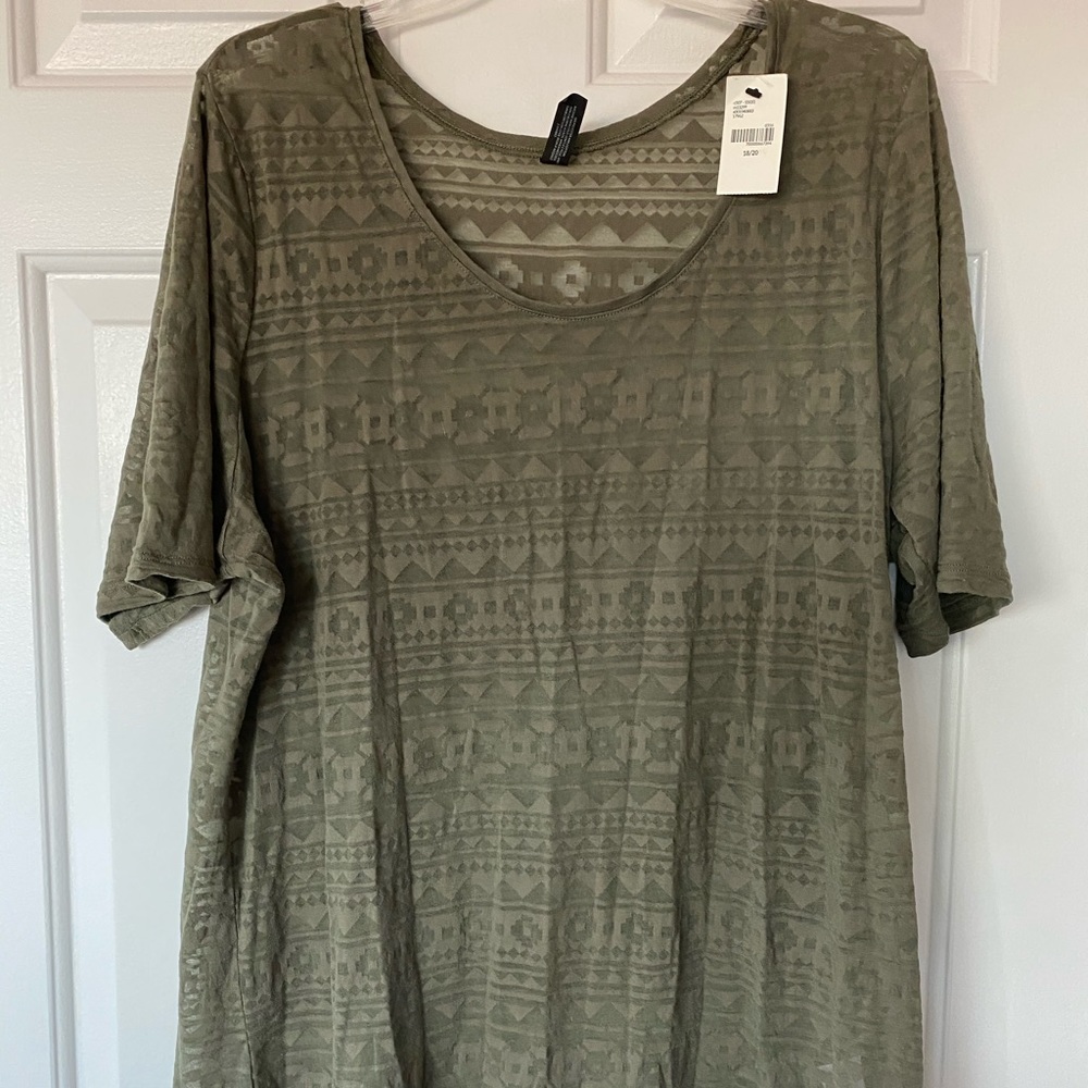 Shear patterned T-shirt! Never been worn!